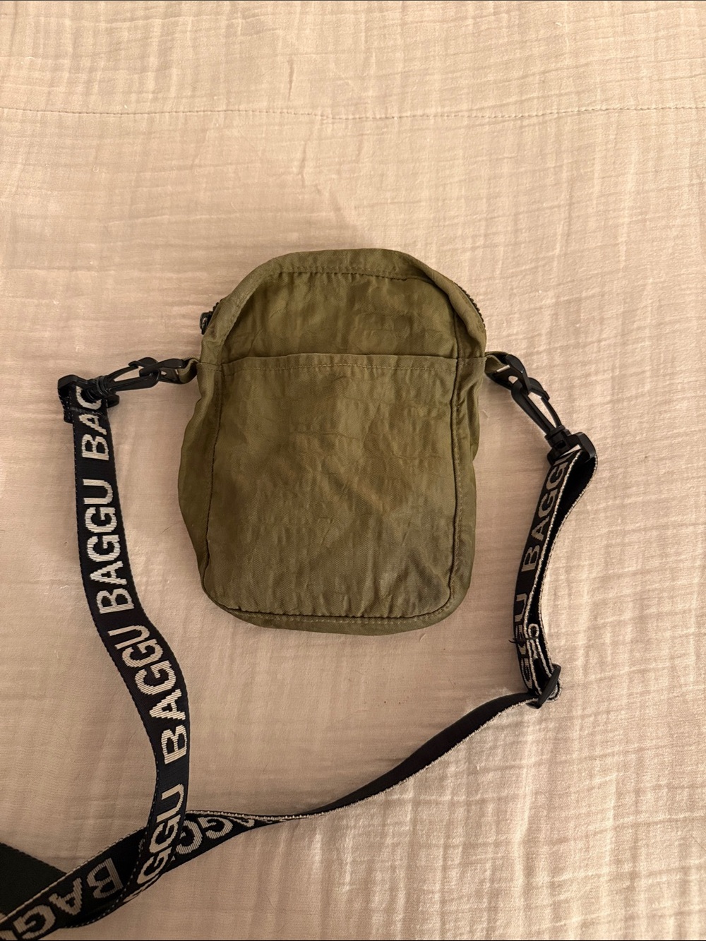 BAGGU Olive Green Crossbody Bag - Picture 3 of 3